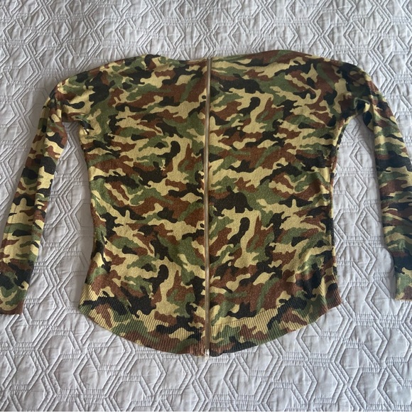 olivaceous camo cashmere sweater zipper back high low Small plush cozy warm - Picture 2 of 5